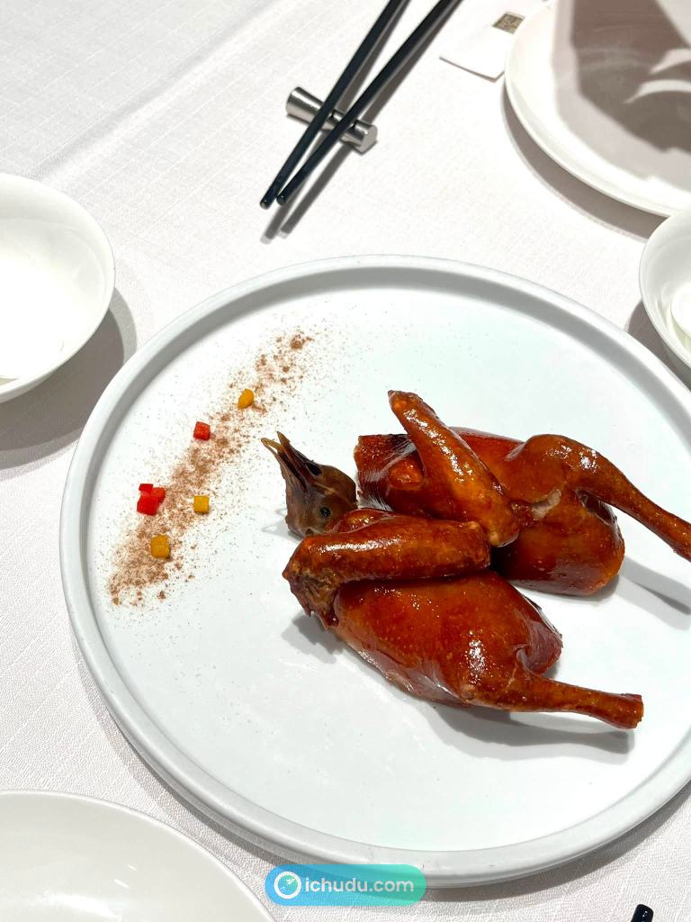 Beijing Kitchen (北京厨房) - Bồ câu quay – da mỏng giòn, thịt mọng