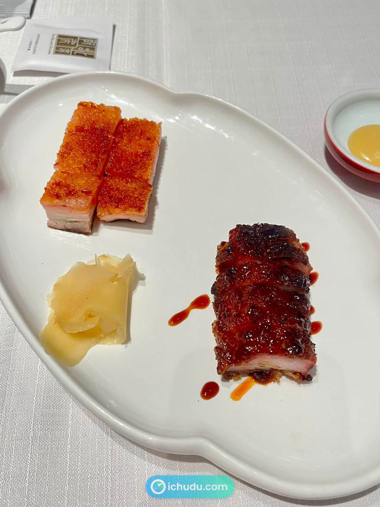 Beijing Kitchen (北京厨房) - Combo heo quay & xá xíu mật ong